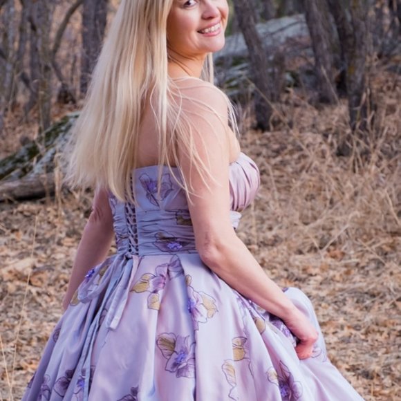 Gorgeous Classic LULY YANG COUTURE Gown - Picture 3 of 7